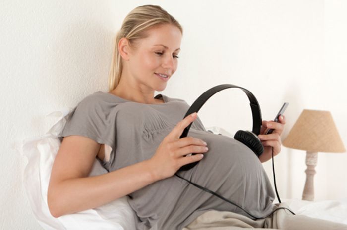 pregnant woman with headphones